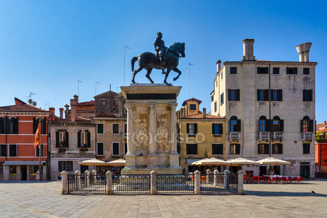 Conestrian statue of Bartolomeo Colleoni, Campo Santi Giovanni e Paolo, Castello, Venice, Veneto, Italy — стоковое фото