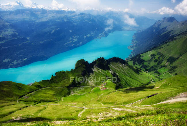 Vista del lago Brienz desde Mt Rothorn, Berna, Suiza - foto de stock