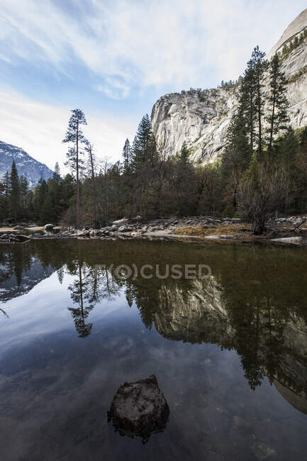 Parc national de Yosemite au lever du soleil, Californie, États-Unis — Photo de stock