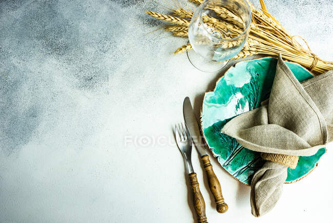 Rustic place setting on a table with wheat decoration — Stock Photo