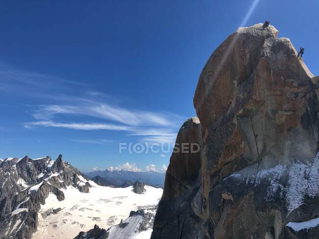 Dos personas montañismo, Mont Blanc, Alta Saboya, Francia - foto de stock
