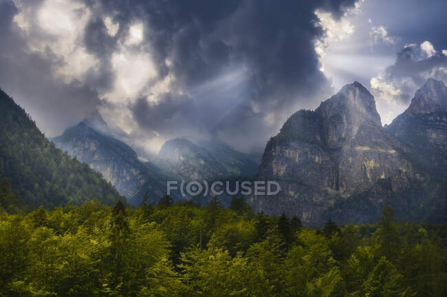 Dramatic mountain landscape, Parco Naturale delle Prealpi Carniche, Udine, Italy — Stock Photo