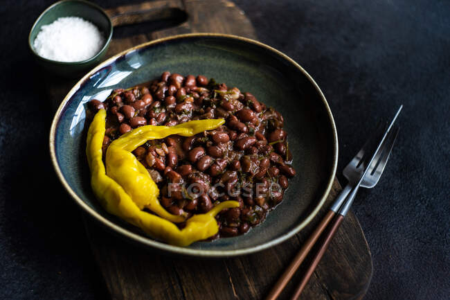 Traditional Georgian lobio dish with chili — Stock Photo