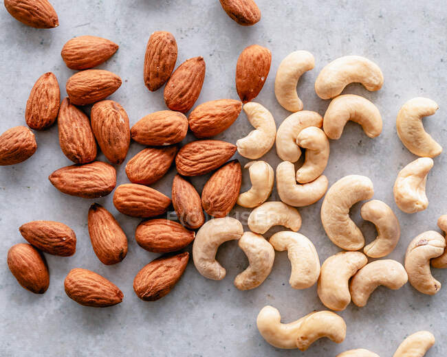 Close-up of Almond and cashew nuts — Stock Photo