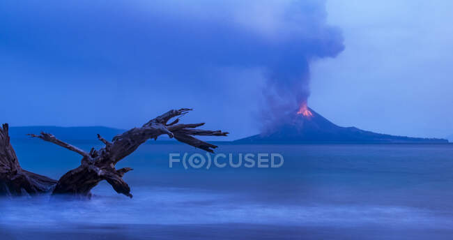 Anak Krakatau Erupting, Lampung, Indonésia — Fotografia de Stock