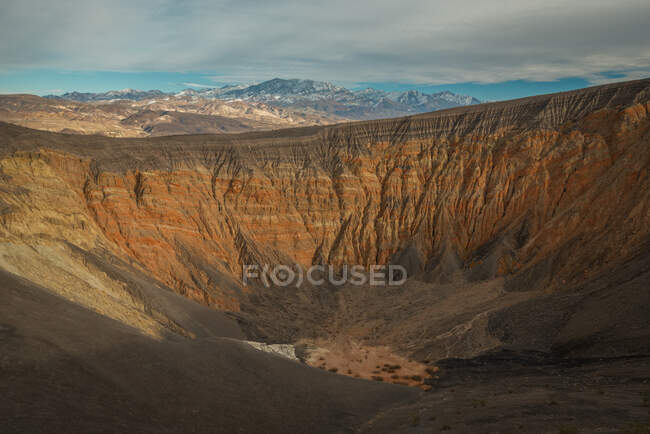 Cratera vulcânica de Ubehebe, Parque Nacional do Vale da Morte, Califórnia, EUA — Fotografia de Stock