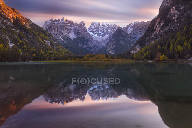 Lake Landro, Three Peaks Nature Park, South Tyrol, Alto Adige, Italy — Stock Photo
