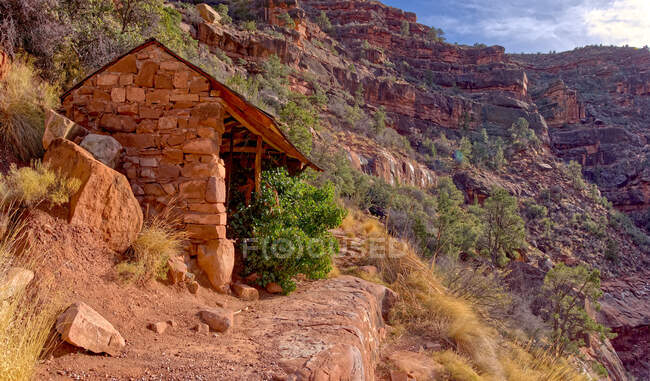 Santa Maria Spring Rest House, Ermit Trail, Parque Nacional del Gran Cañón, Arizona, Estados Unidos - foto de stock
