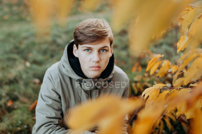 Portrait of a boy sitting in a garden, Netherlands — Stock Photo