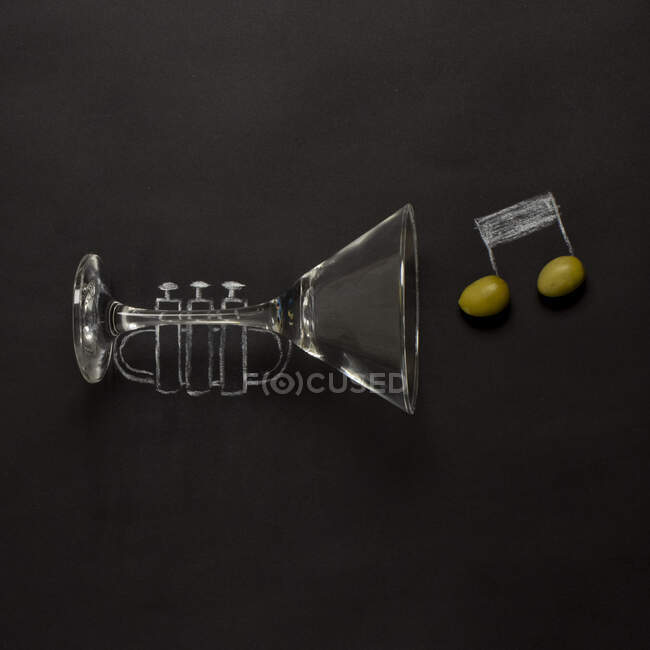 Trompeta conceptual y nota musical - foto de stock