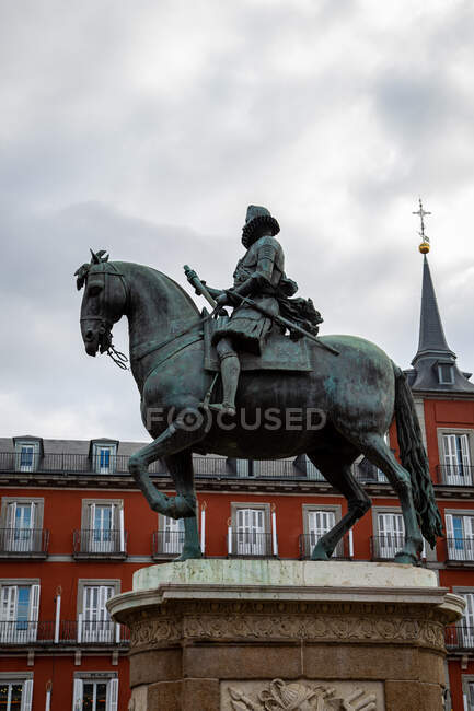 Statue du Roi Philippe III, Plaza Mayor, Madrid, Espagne — Photo de stock