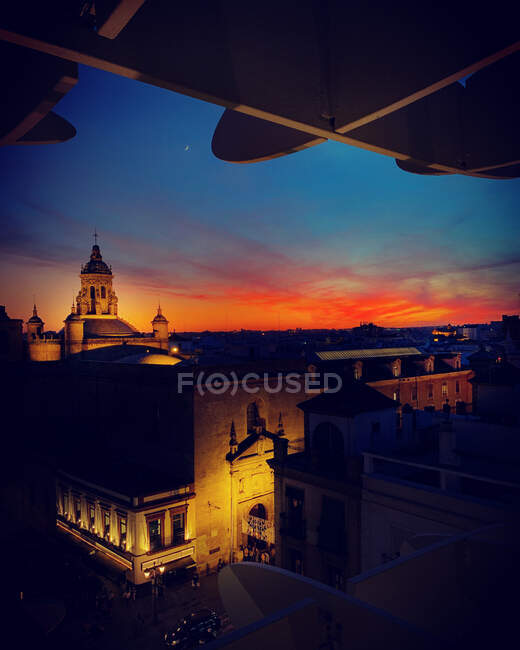 Vista aérea da Plaza de la Encarnacion ao pôr do sol, Sevilha, Espanha — Fotografia de Stock