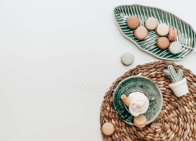 Cup of coffee with ceramic cacti and macaroons — Stock Photo