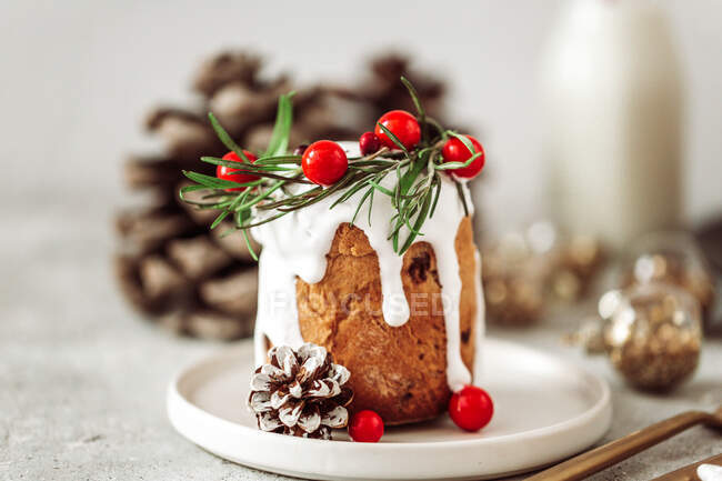 Christmas cake on table. Festive holiday background — Stock Photo