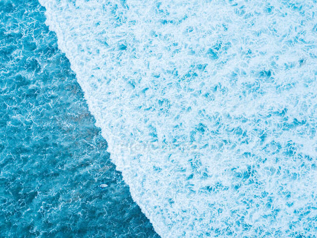 Вид з повітря на серфінгіста з побіленої пральні (Госфорд, Новий Південний Уельс, Австралія). — стокове фото