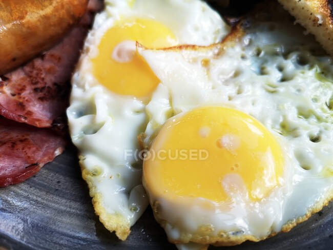 Primo piano di una colazione all'inglese completa — Foto stock