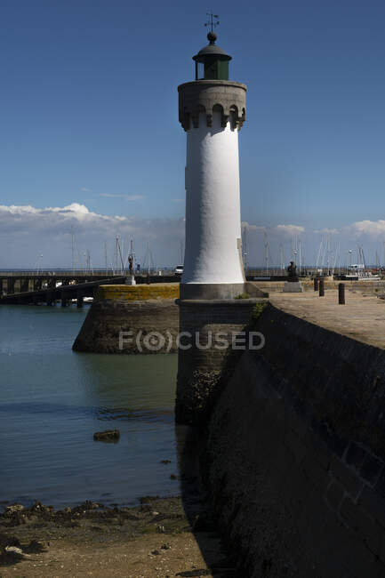 Farol, Port-Haliguen Quiberon Marina, Morbihan, Bretanha, França — Fotografia de Stock