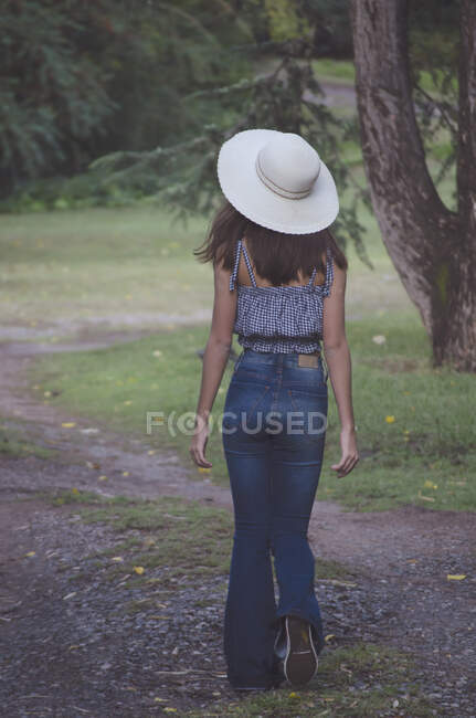 Teenage girl walking through woodland, Argentina — Foto stock