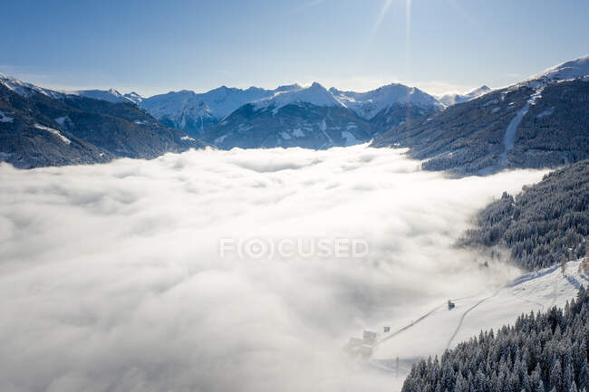 Paysage de montagne au-dessus des nuages, Gastein, Salzbourg, Autriche — Photo de stock