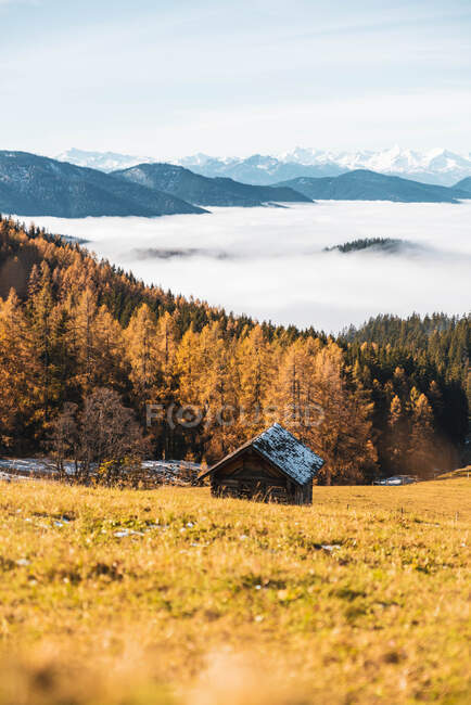 Cabina in legno nelle Alpi austriache vicino Filzmoos, Salisburgo, Austria — Foto stock