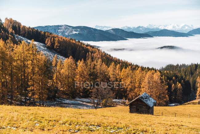 Cabana de madeira em Alpes austríacos perto de Filzmoos, Salzburgo, Áustria — Fotografia de Stock