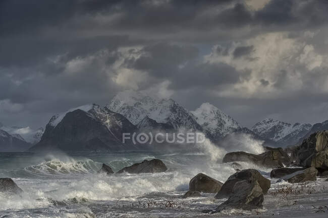 Bassa pressione polare in arrivo, Lofoten, Nordland, Norvegia — Foto stock