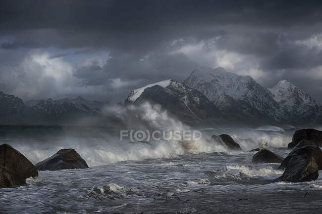 Paysage de plage orageux, Myrland, Lofoten, Nordland, Norvège — Photo de stock