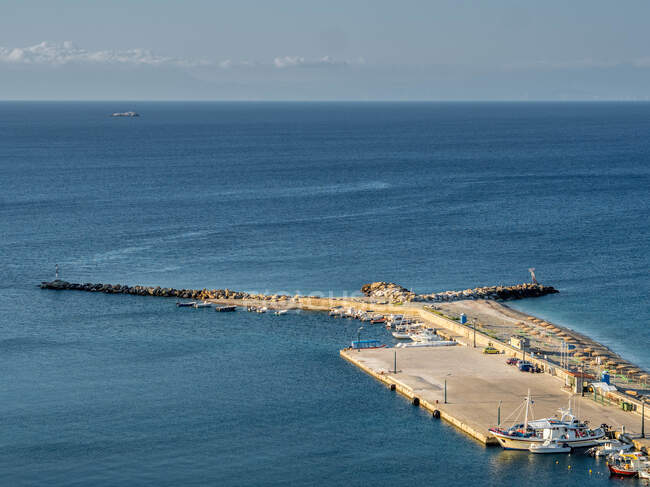 Veduta aerea di un porto turistico, Arkos, Skiathos, Sporadi, Grecia — Foto stock
