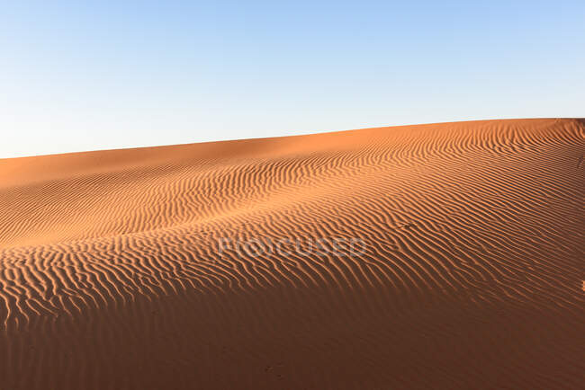 Gros plan sur les ondulations d'une dune de sable, Maroc — Photo de stock