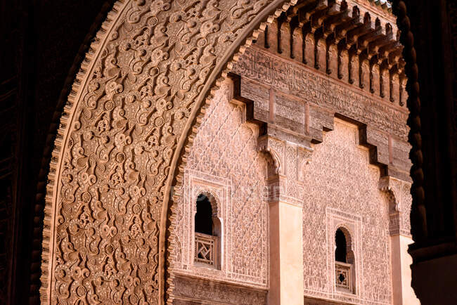 Característica arquitectónica, Ben Youssef Madrasa, Marraquexe, Marrocos — Fotografia de Stock