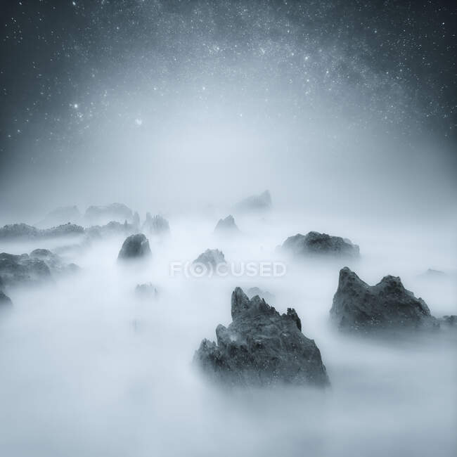 Rocks in Atlantic Ocean in night, Donegal, Irlande — Photo de stock