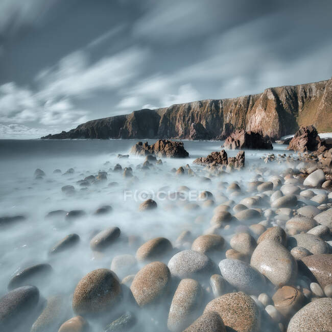 Costa rocosa, Donegal, Irlanda - foto de stock