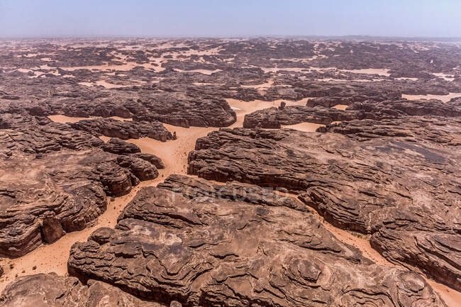 Повітряний вид на скелі пустелі в Сауді-арабії. — стокове фото