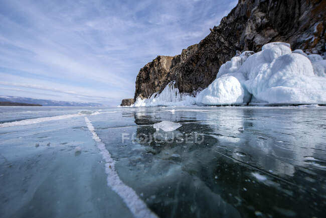Заморожене озеро Байкал взимку, сиберія, росіяни — стокове фото