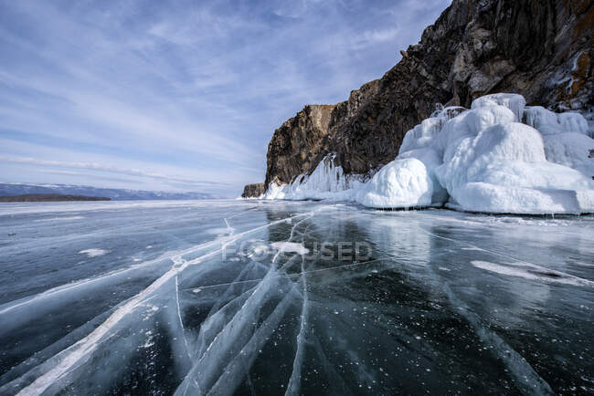 Lago Baikal congelado en invierno, Siberia, Rusia - foto de stock
