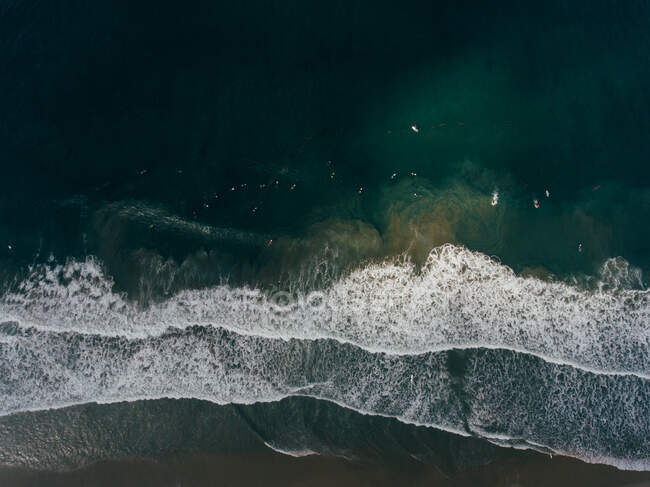 Vue Aérienne des Surfeurs, Manhattan Beach, Los Angeles, Californie, États-Unis — Photo de stock