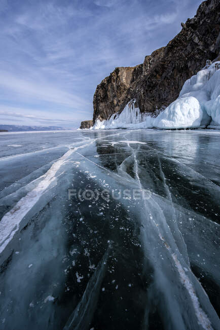 Lago Baikal congelado en invierno, Siberia, Rusia - foto de stock