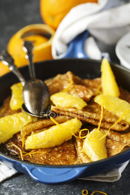 Домашні гарбузові млинці з медом та лимоном — стокове фото