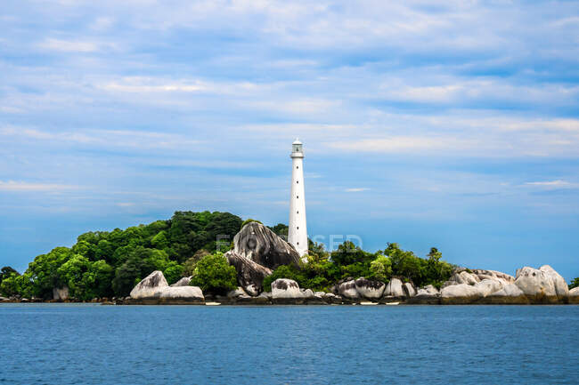 Lighthouse on Lengkuas Island, Belitung, Indonesia — Stock Photo