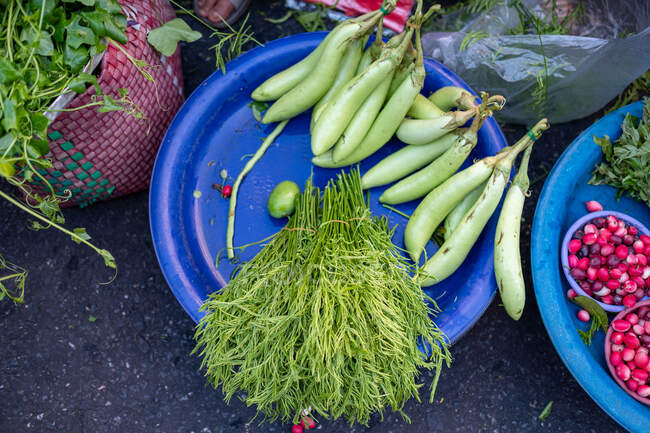 Vista aérea de verduras frescas en un mercado, Tailandia - foto de stock