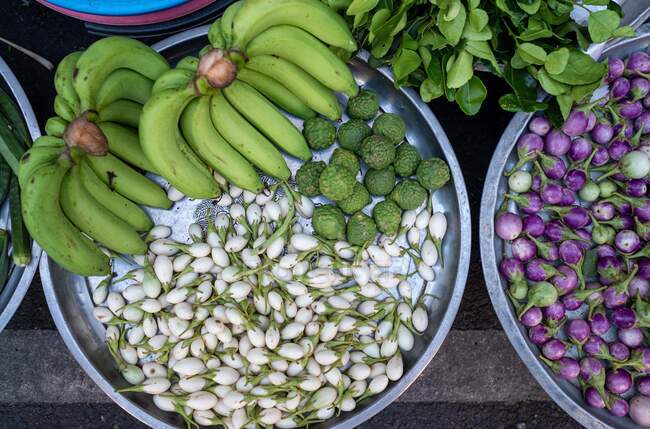 Overhead view of bananas, brinjals and bergamot, Thailand — Stock Photo