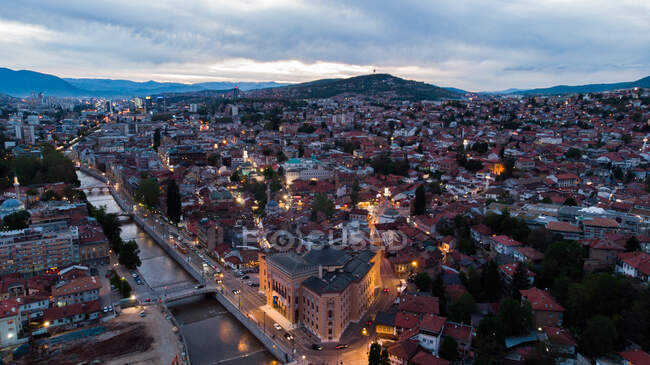 Cityscape at sunset, Sarajevo, Bósnia e Herzegovina — Fotografia de Stock