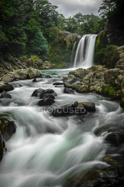 Tawhai Falls (Gollum's Pool), parc national des Tongariro, île du Nord, Nouvelle-Zélande — Photo de stock