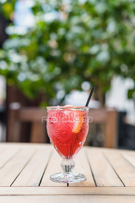 Punch cocktail on a garden table — Stock Photo