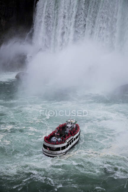 Вид з повітря на човен (Ніагарський водоспад, Канада). — стокове фото