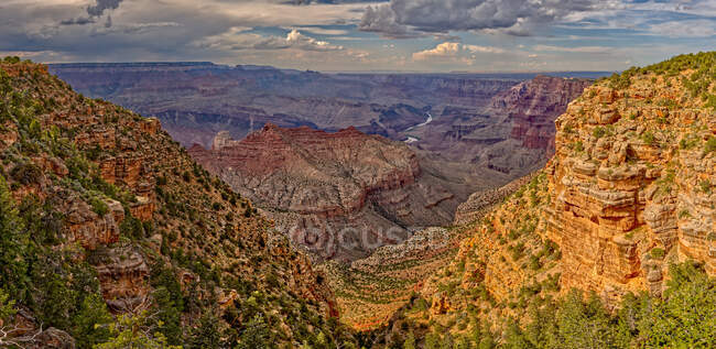 Гранд - Каньйон з мису Навахо (Південний край, штат Арізона, США). — стокове фото