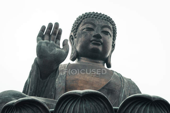 Tian Tan Buddha, Ngong Ping, Isla Lantau, Hong Kong, China - foto de stock