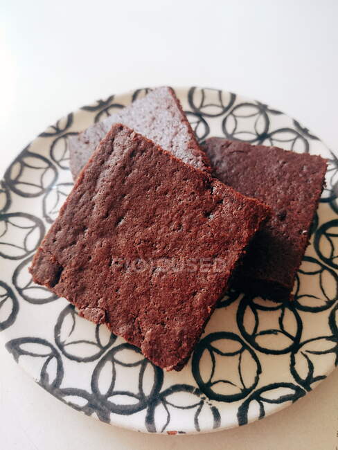 Schokoladen-Brownie-Kuchen auf einem Teller — Stockfoto