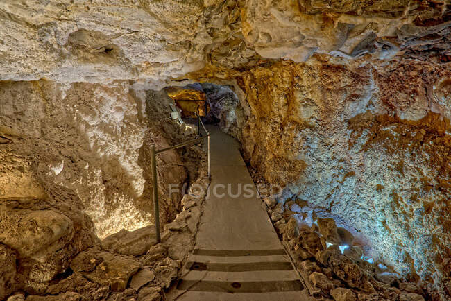 Main Tunnel in Grand Canyon Caverns, Peach Springs, Mile Marker 115, Arizona, Stati Uniti — Foto stock