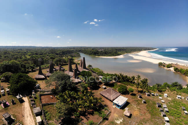 Вид с воздуха на деревню Ратенггаро, Юго-Западная Сумба, Восточная Нуса Тенгара, Индонезия — стоковое фото